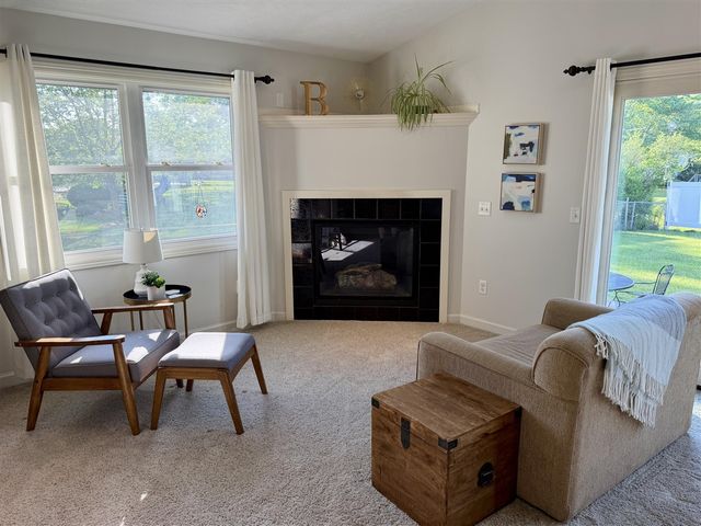 945 Pembroke Street, Grand Rapids, MI 49508