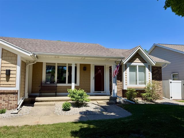 945 Pembroke Street, Grand Rapids, MI 49508