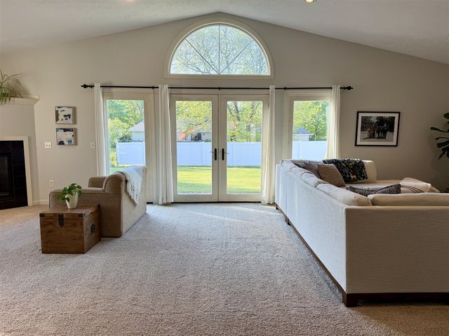 945 Pembroke Street, Grand Rapids, MI 49508