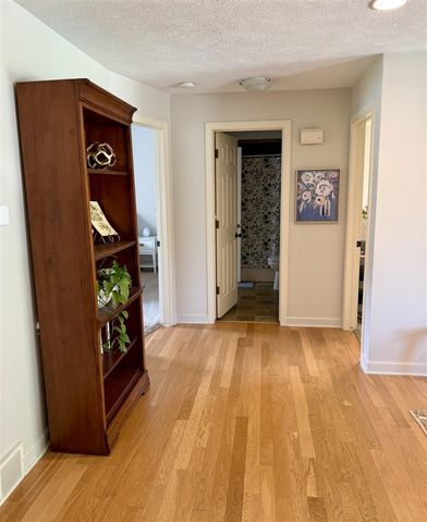945 Pembroke Street, Grand Rapids, MI 49508