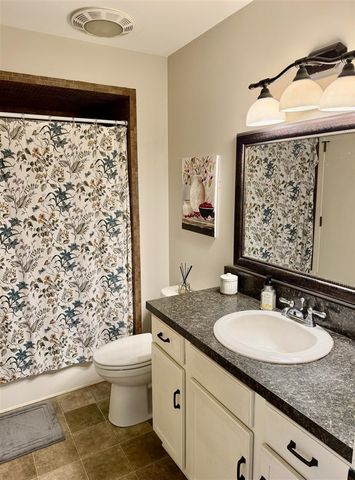945 Pembroke Street, Grand Rapids, MI 49508