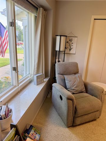 945 Pembroke Street, Grand Rapids, MI 49508