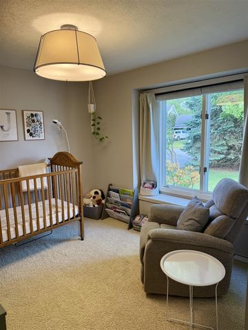 945 Pembroke Street, Grand Rapids, MI 49508