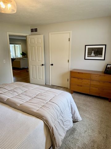 945 Pembroke Street, Grand Rapids, MI 49508