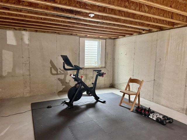 945 Pembroke Street, Grand Rapids, MI 49508