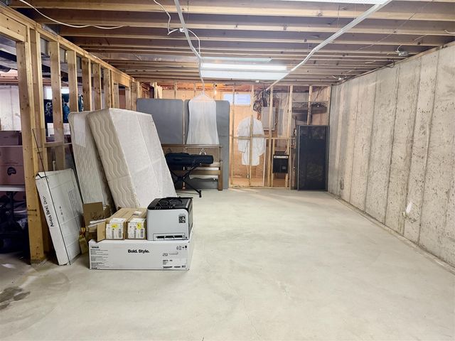 945 Pembroke Street, Grand Rapids, MI 49508