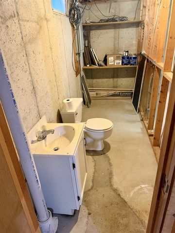 945 Pembroke Street, Grand Rapids, MI 49508