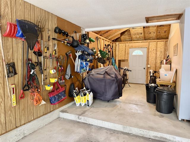 945 Pembroke Street, Grand Rapids, MI 49508