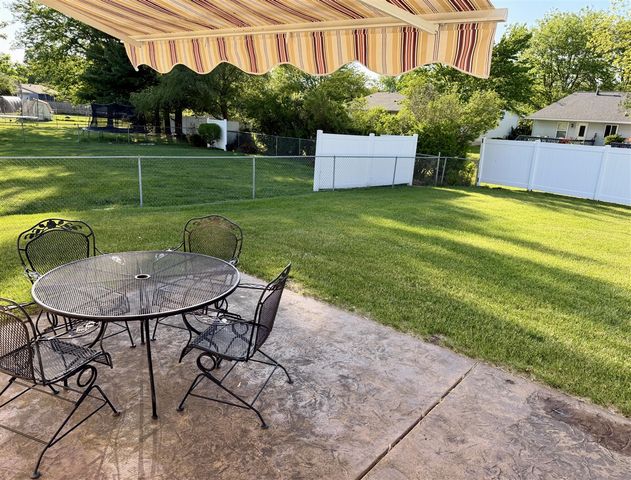 945 Pembroke Street, Grand Rapids, MI 49508