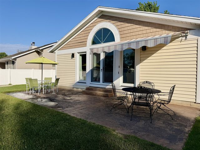 945 Pembroke Street, Grand Rapids, MI 49508