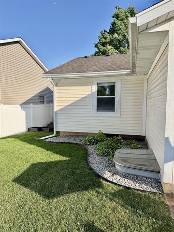 945 Pembroke Street, Grand Rapids, MI 49508
