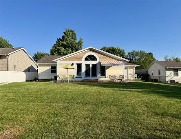 945 Pembroke Street, Grand Rapids, MI 49508