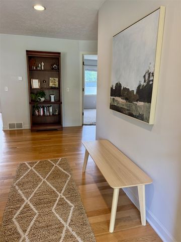945 Pembroke Street, Grand Rapids, MI 49508