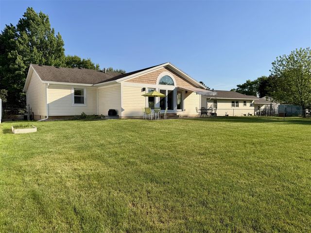 945 Pembroke Street, Grand Rapids, MI 49508