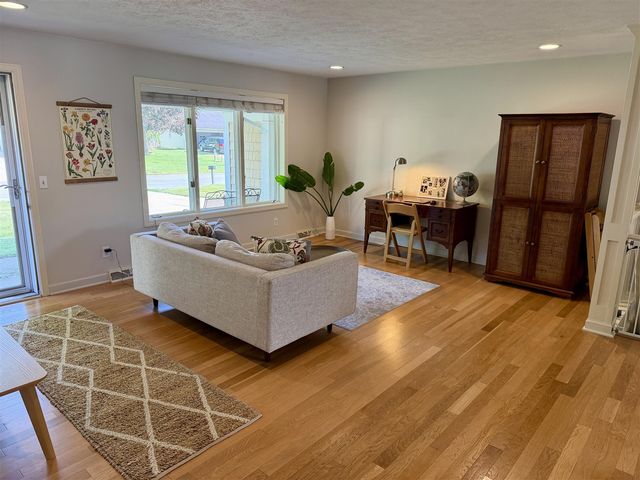 945 Pembroke Street, Grand Rapids, MI 49508