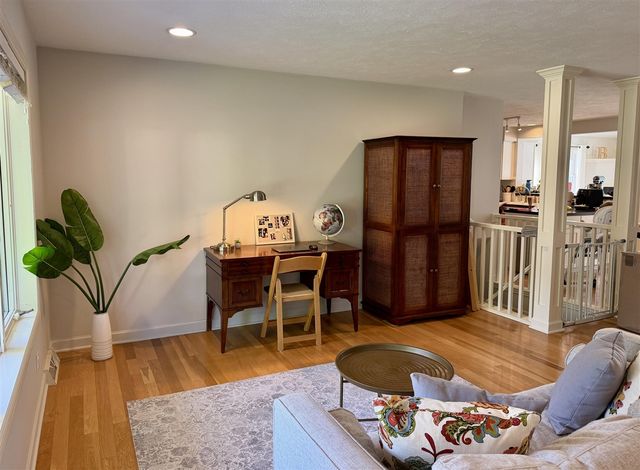 945 Pembroke Street, Grand Rapids, MI 49508