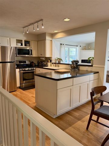 945 Pembroke Street, Grand Rapids, MI 49508