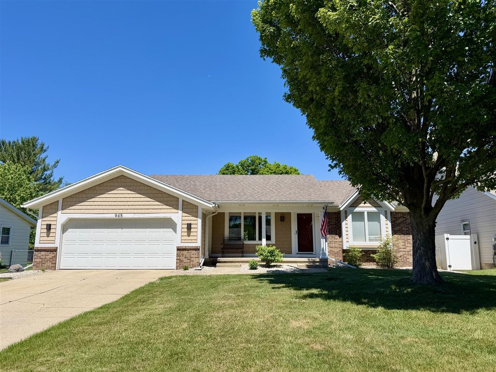 945 Pembroke Street, Grand Rapids, MI 49508