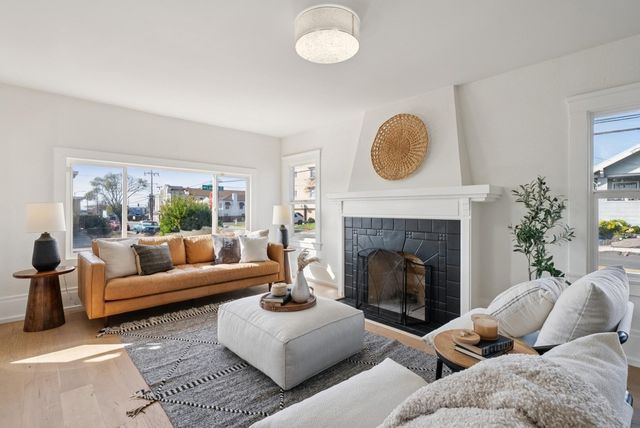 5500 5500 Laverne Ave, Oakland, CA 94605