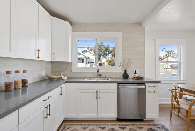 5500 5500 Laverne Ave, Oakland, CA 94605