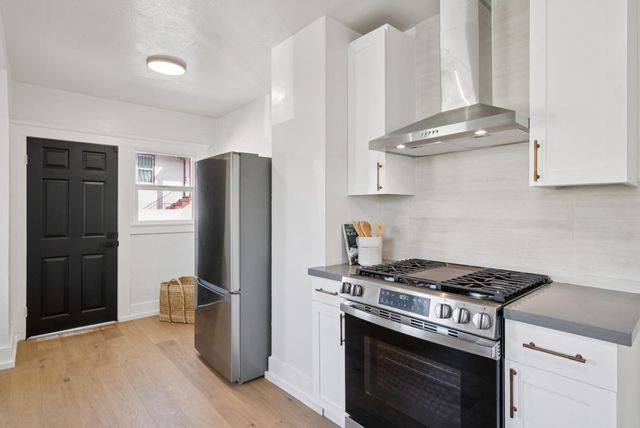 5500 5500 Laverne Ave, Oakland, CA 94605