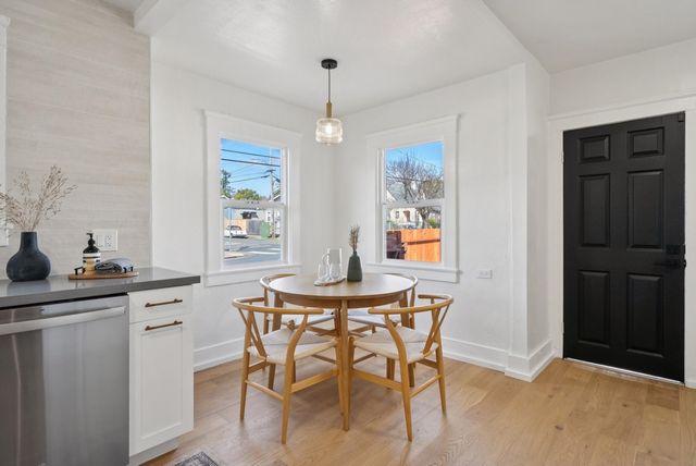 5500 5500 Laverne Ave, Oakland, CA 94605