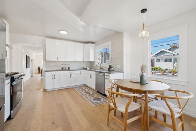 5500 5500 Laverne Ave, Oakland, CA 94605