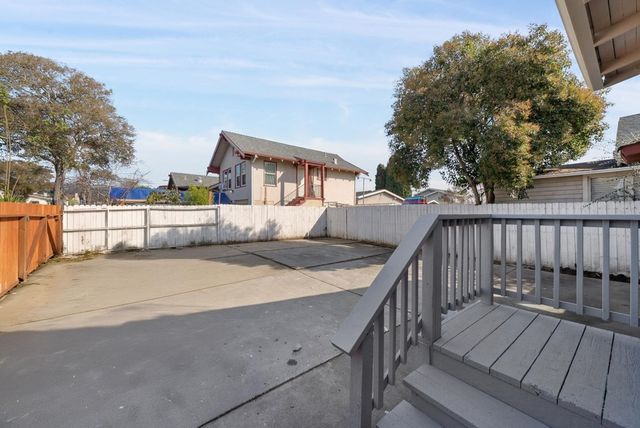 5500 5500 Laverne Ave, Oakland, CA 94605