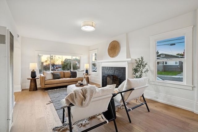 5500 5500 Laverne Ave, Oakland, CA 94605