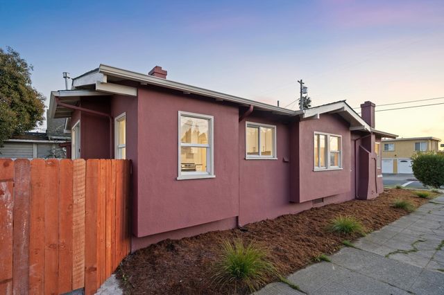 5500 5500 Laverne Ave, Oakland, CA 94605