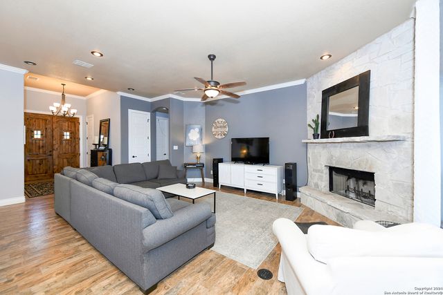 1109 Shady Hollow, New Braunfels, TX 78132
