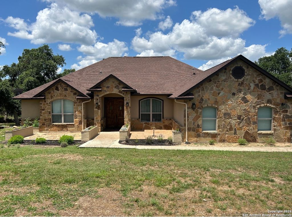 1109 Shady Hollow, New Braunfels, TX 78132