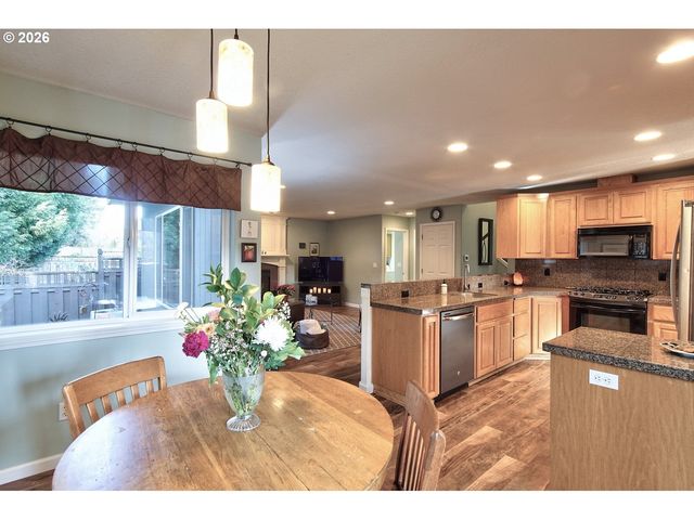 1943 Ne 51ST Ave, Hillsboro, OR 97124