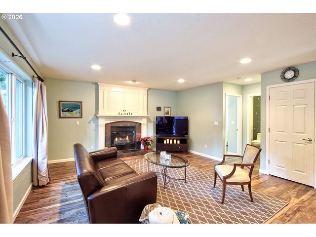 1943 Ne 51ST Ave, Hillsboro, OR 97124