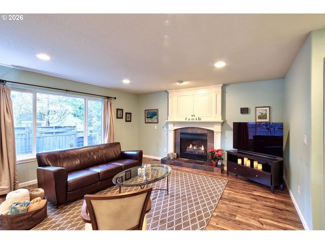 1943 Ne 51ST Ave, Hillsboro, OR 97124