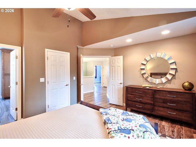 1943 Ne 51ST Ave, Hillsboro, OR 97124