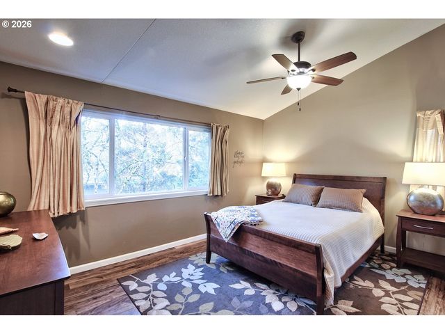 1943 Ne 51ST Ave, Hillsboro, OR 97124