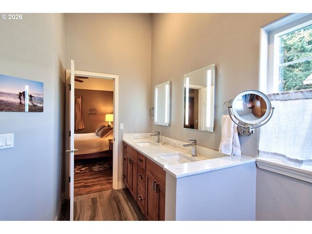 1943 Ne 51ST Ave, Hillsboro, OR 97124