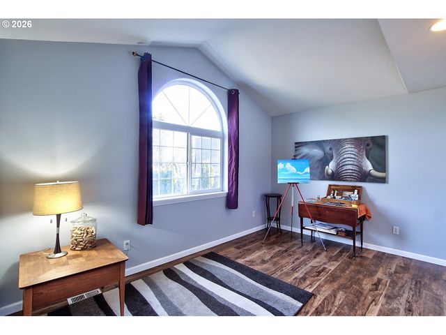 1943 Ne 51ST Ave, Hillsboro, OR 97124