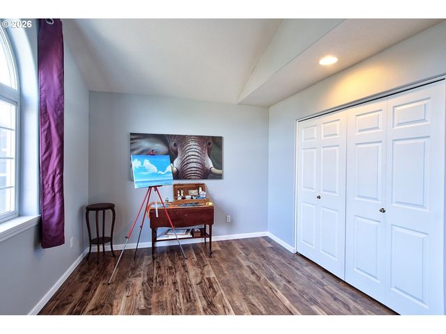 1943 Ne 51ST Ave, Hillsboro, OR 97124