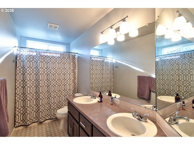 1943 Ne 51ST Ave, Hillsboro, OR 97124