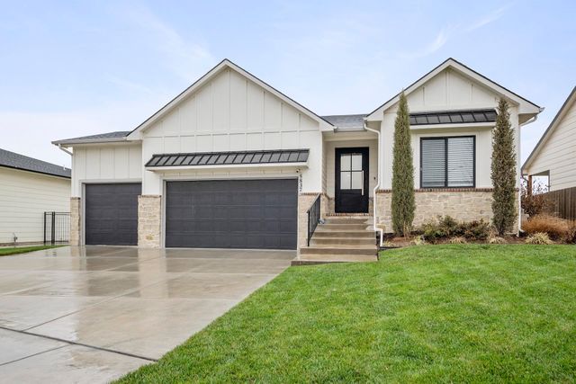 5837 N Edwards Ct, Wichita, KS 67204