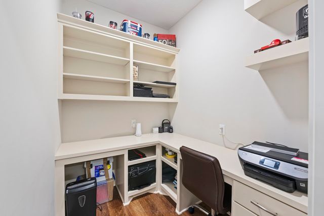 5837 N Edwards Ct, Wichita, KS 67204