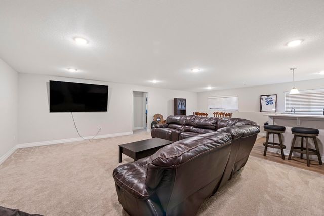 5837 N Edwards Ct, Wichita, KS 67204