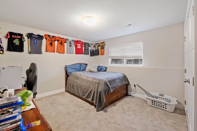 5837 N Edwards Ct, Wichita, KS 67204