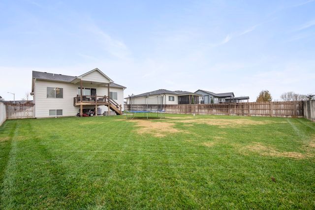 5837 N Edwards Ct, Wichita, KS 67204