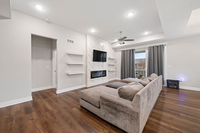 5837 N Edwards Ct, Wichita, KS 67204