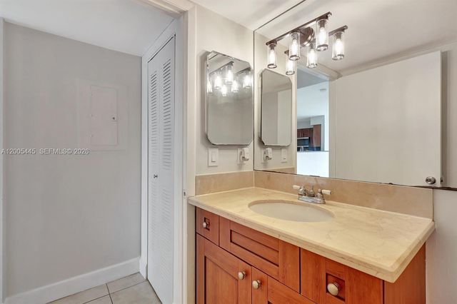 1733 Village Blvd 112, West Palm Beach, FL 33409