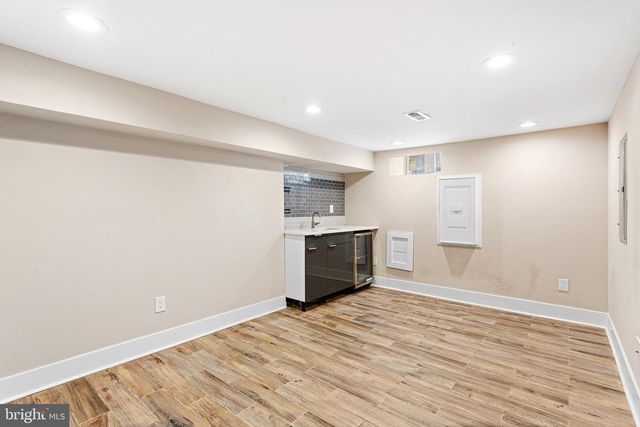 1233 N LECOUNT ST, Philadelphia, PA 19121