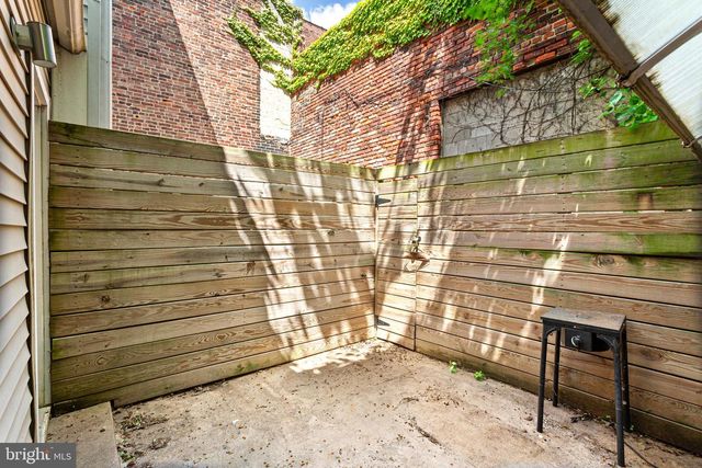 1233 N LECOUNT ST, Philadelphia, PA 19121